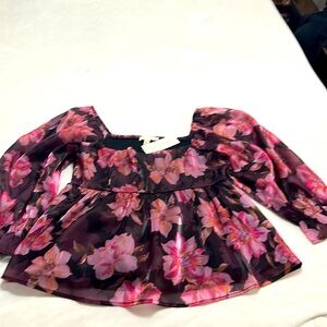 NWT Beautiful floral top